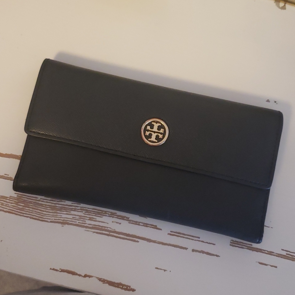 Tory Burch Continental Wallet in Black Saffiano